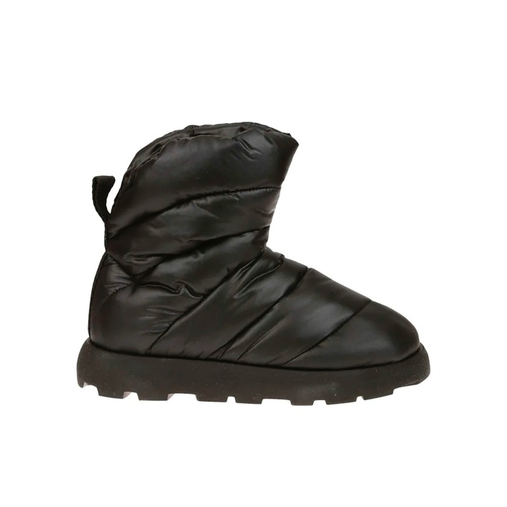 Evereve black puffy boots